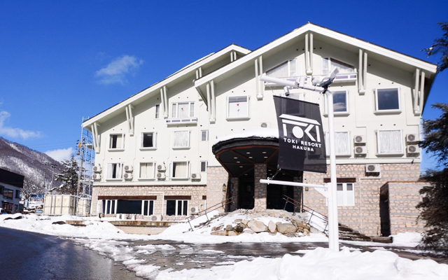 Exterior and car park of TOKI RESORT HAKUBA