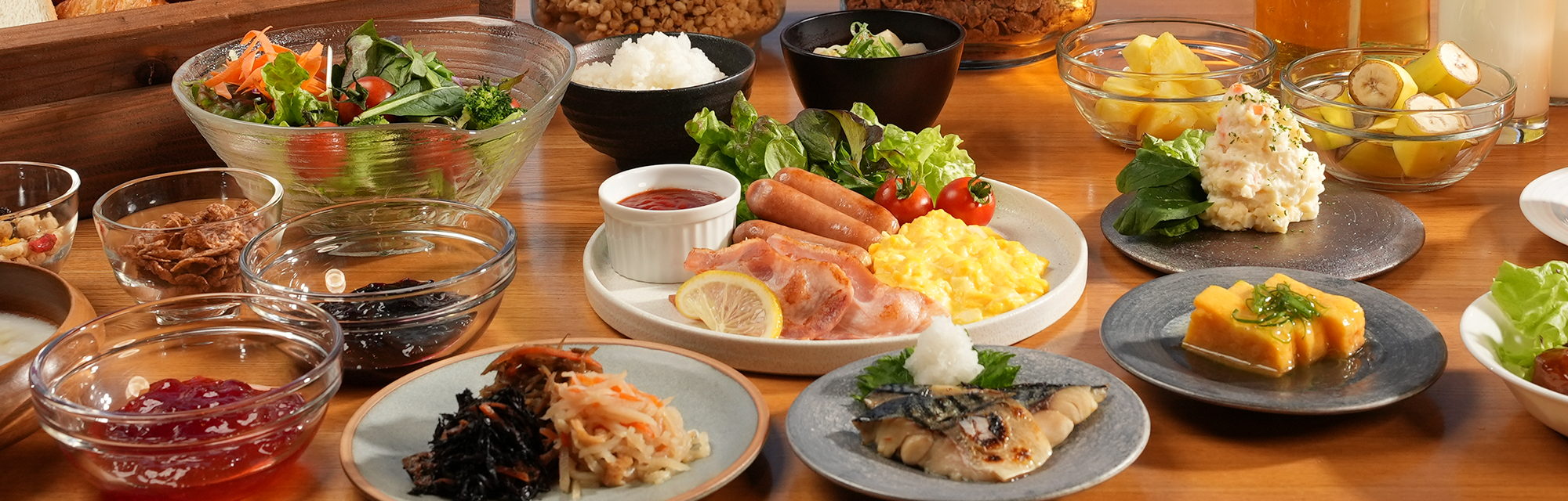 Dishes from the breakfast buffet
